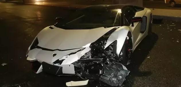 李易峰撞车.jpg